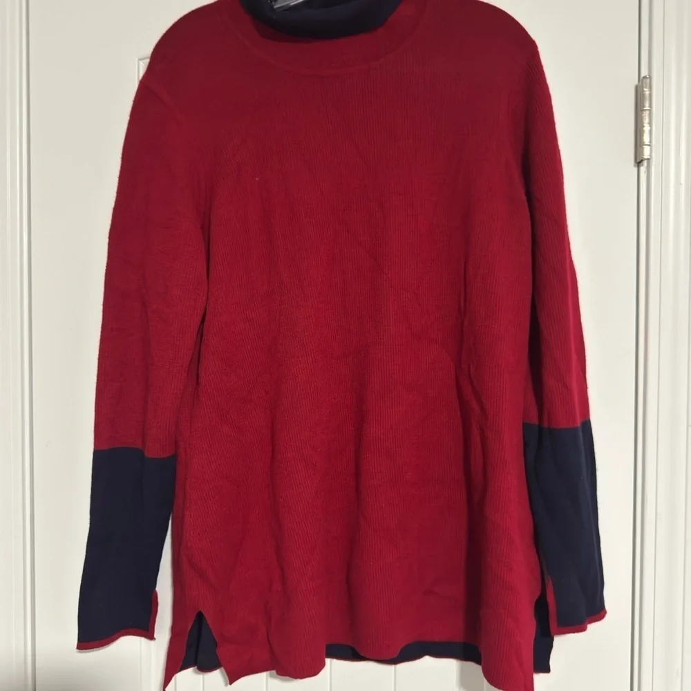 Athleta Burgundy and Navy Crew Neck Sweater